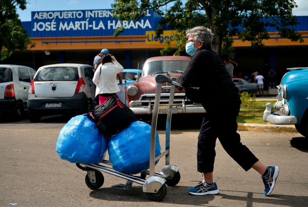 Concesiones del gobierno de Cuba ante las protestas: viajeros podrán llevar alimentos y medicinas sin límites ni aranceles 