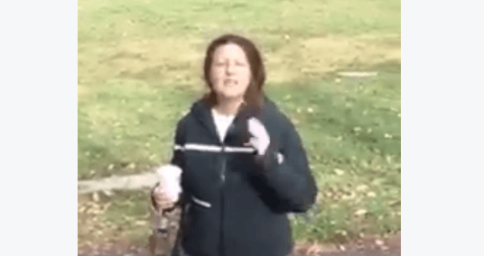 Mujer que lanzó un café a musulmanes podría enfrentar cargos