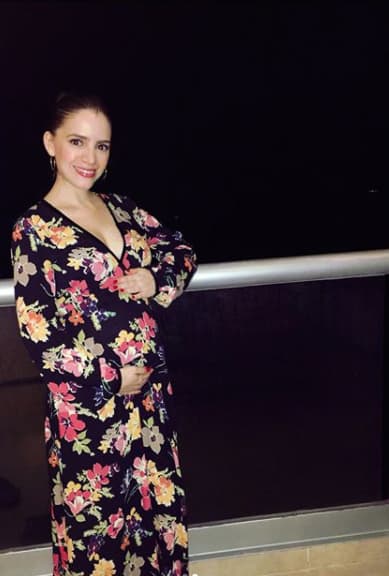 Actualmente tiene 6 meses de embarazo y su pancita ha crecido considerablemente.