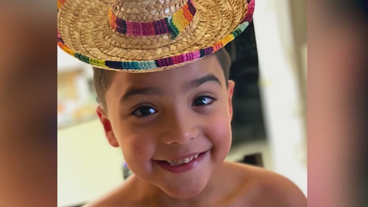Este martes, el gobernador de Texas se reunió con la familia de Josiah McIntyre, el menor de 6 años que falleció luego de contraer la ameba comecerebros en la ciudad de Lake Jackson.