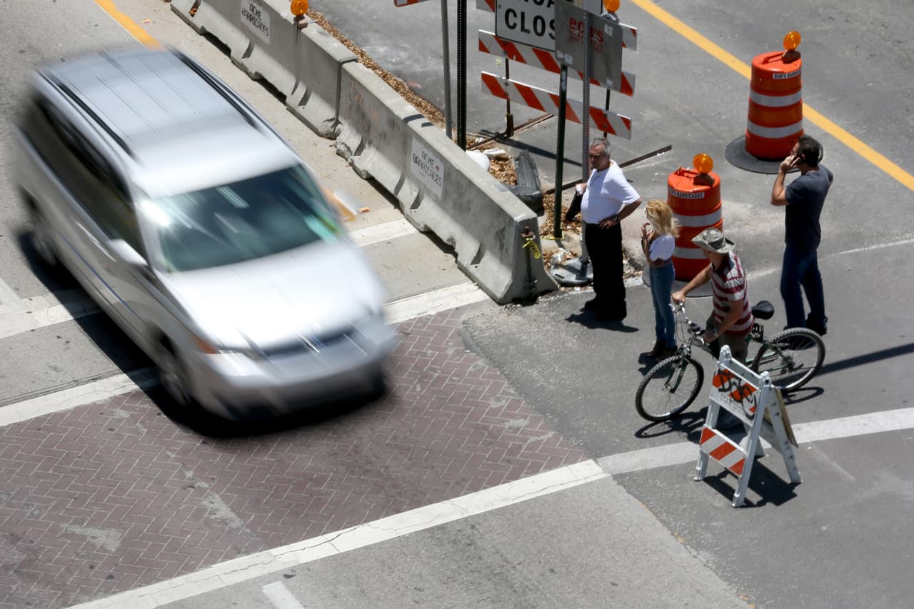 1er lugar Florida: Con solo 76.2% de sus conductores asegurados, la segunda tasa más baja del país, la mala reputación de los conductores del estado del sol parece estar sustentada por los hechos. Los choferes floridanos, más que los de ningún otro estado en el país, buscan los términos 'speeding tickets' (multas por exceso de velocidad) y 'traffic tickets' (multas de transito) en Google. Ten cuidado en tus próximas vacaciones en Florida.