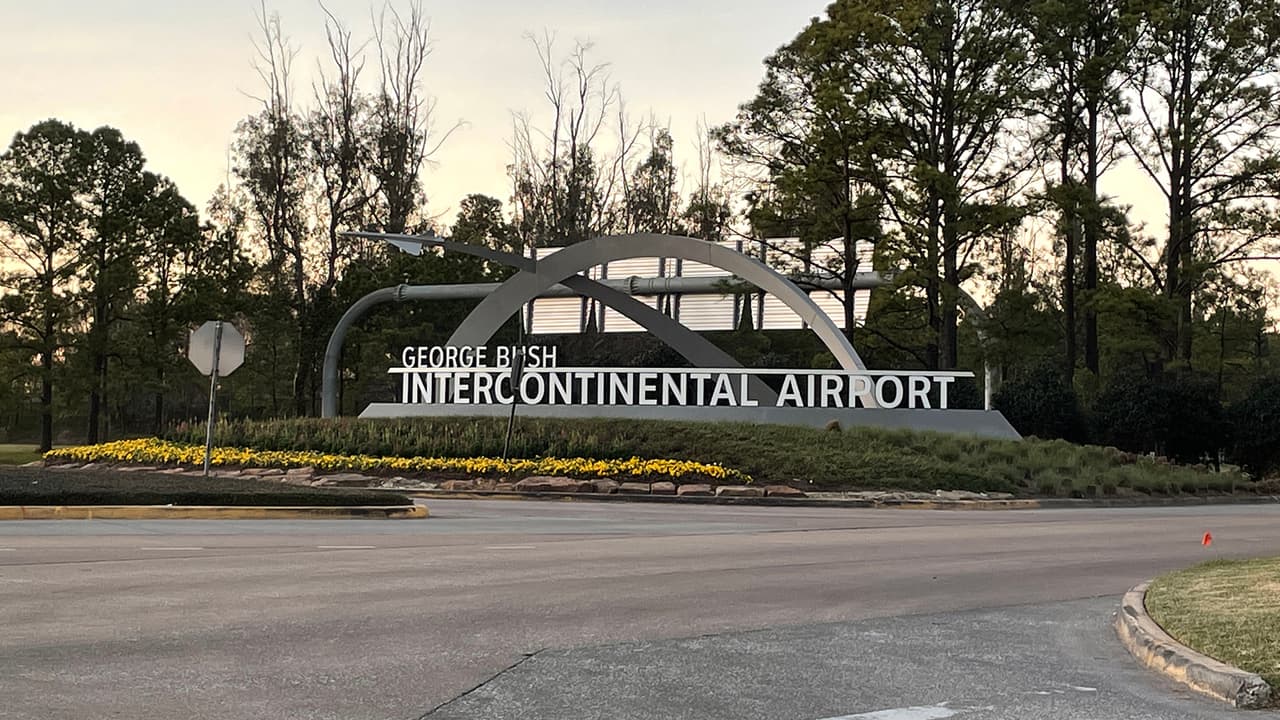 Los viajeros deben presentar una prueba negativa del coronavirus, aunque sean residentes de Estados Unidos.