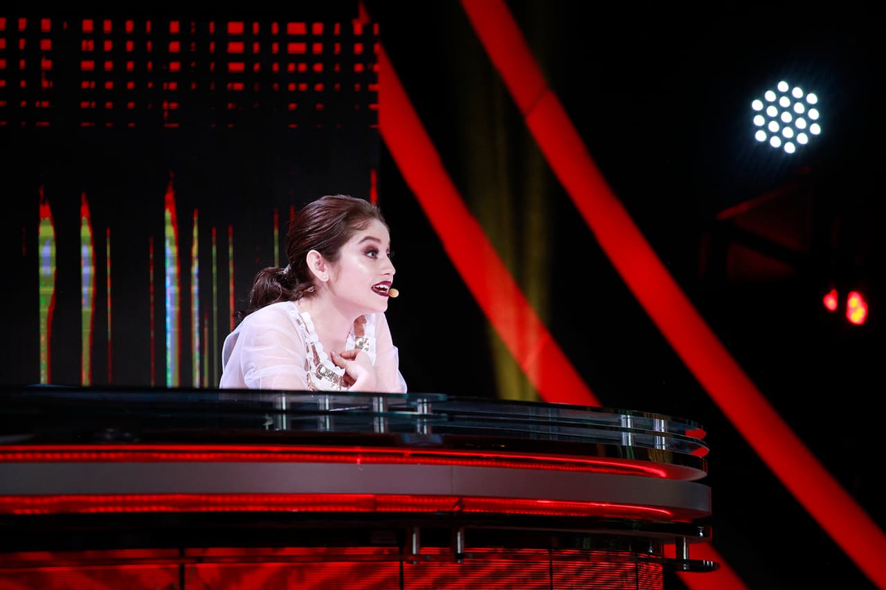 Es verdad que cada una de las fascinantes actuaciones que pudimos ver en el escenario, a Karol le parecían increíbles. Lo podía decir en un tono serio.