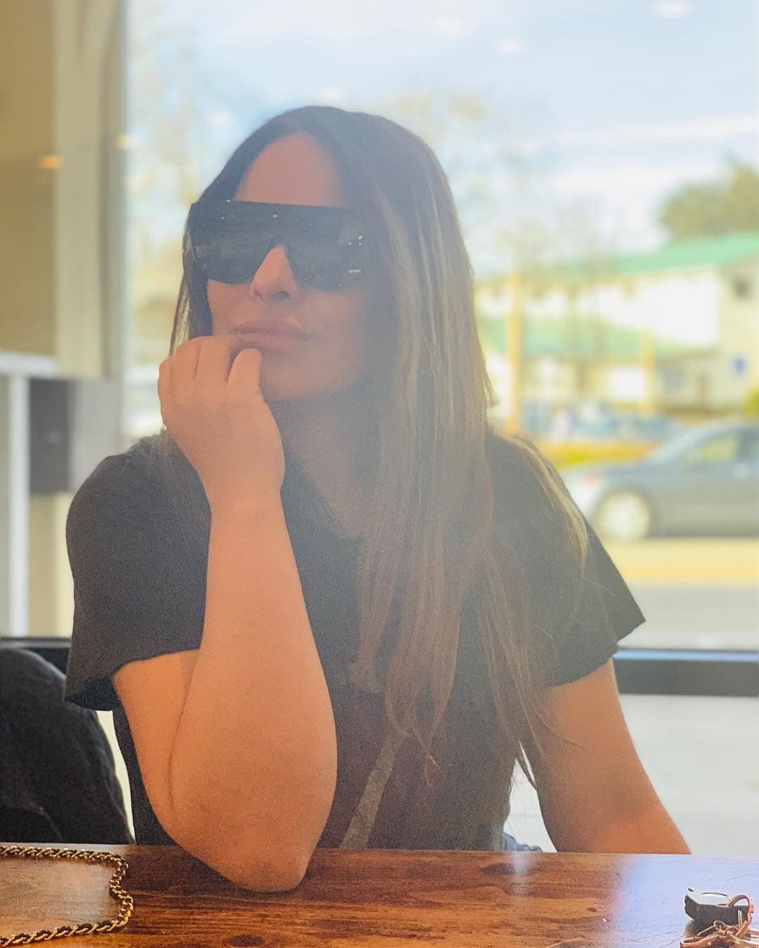 “Si vieran lo ridículas que se ven haciendo esos comentarios fuera de lugar. A mí me vale una reverenda 'v' si mi ex, porque así lo quise, ande con Belinda o con ‘La Chupitos’”, respondió a una usuaria que escribió en la red social que Belinda “es mucho más bonita” que ella.