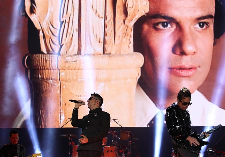 Pese a que la balada fue la que predominó en la noche, el rock también se hizo presente, ya que agrupaciones como DLD y Moenia demostraron que se pueden versionar de manera armoniosa, los grandes temas de José José en otros géneros.