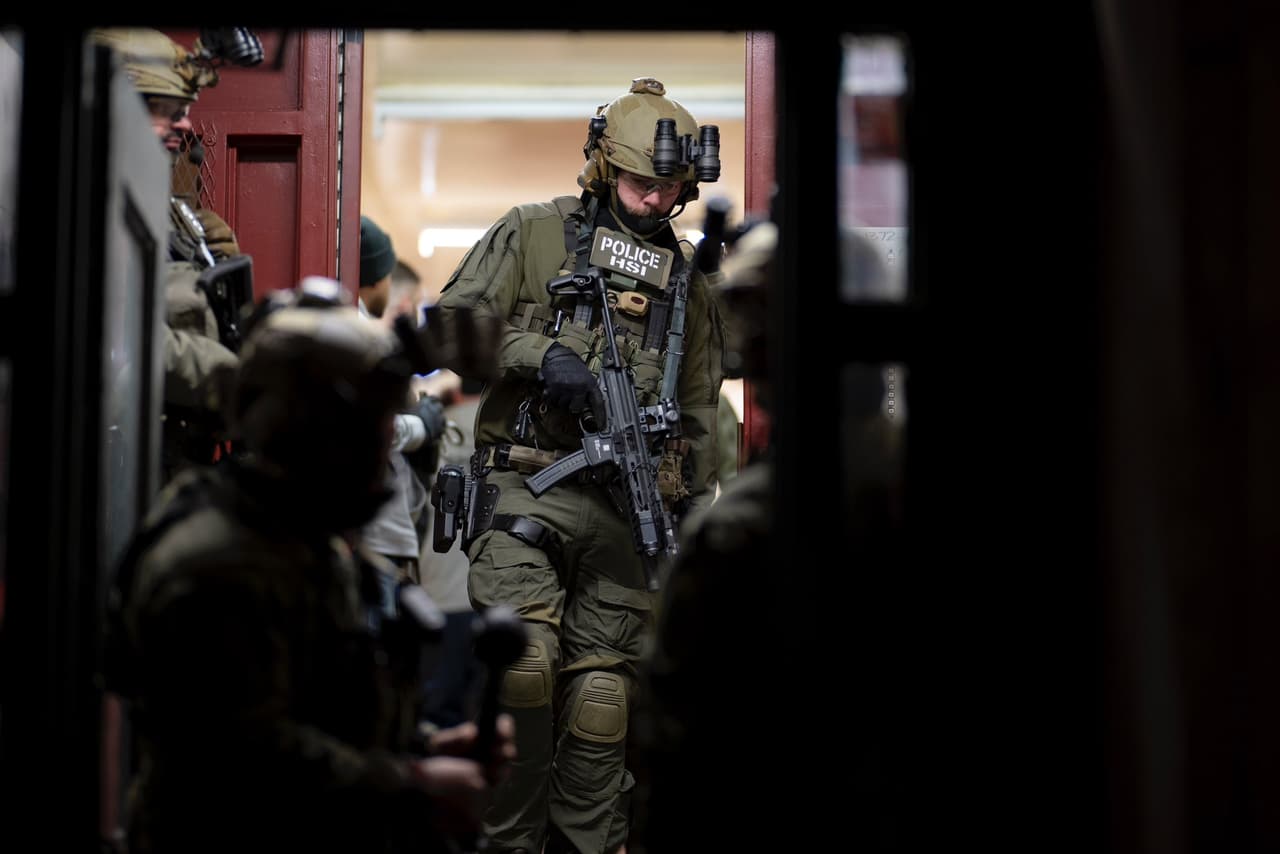 Medios locales como el New York Post, identificaron al detenido como
<b> Anderson Zambrano Pacheco, de 25 años. </b>Aunque esto no ha sido confirmado por las autoridades.
<br>