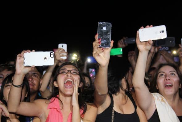 El Dasa revolucionó Phoenix con su voz y carisma, enloqueciendo a miles de fans que los esperaban ansiosas. El chulo causó furor con sus movimientos sexy y desafió seguridad para acercarse y bailar con sus consentidas.