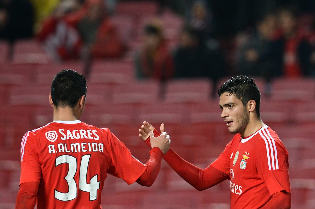 Raúl Jiménez contento de aportar en el triunfo del Benfica en la Champions