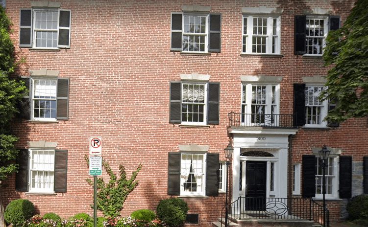 La residencia que fue construida en 1800 está ubicada en el 1400 de la 34 Street del Noroeste en Georgetown.