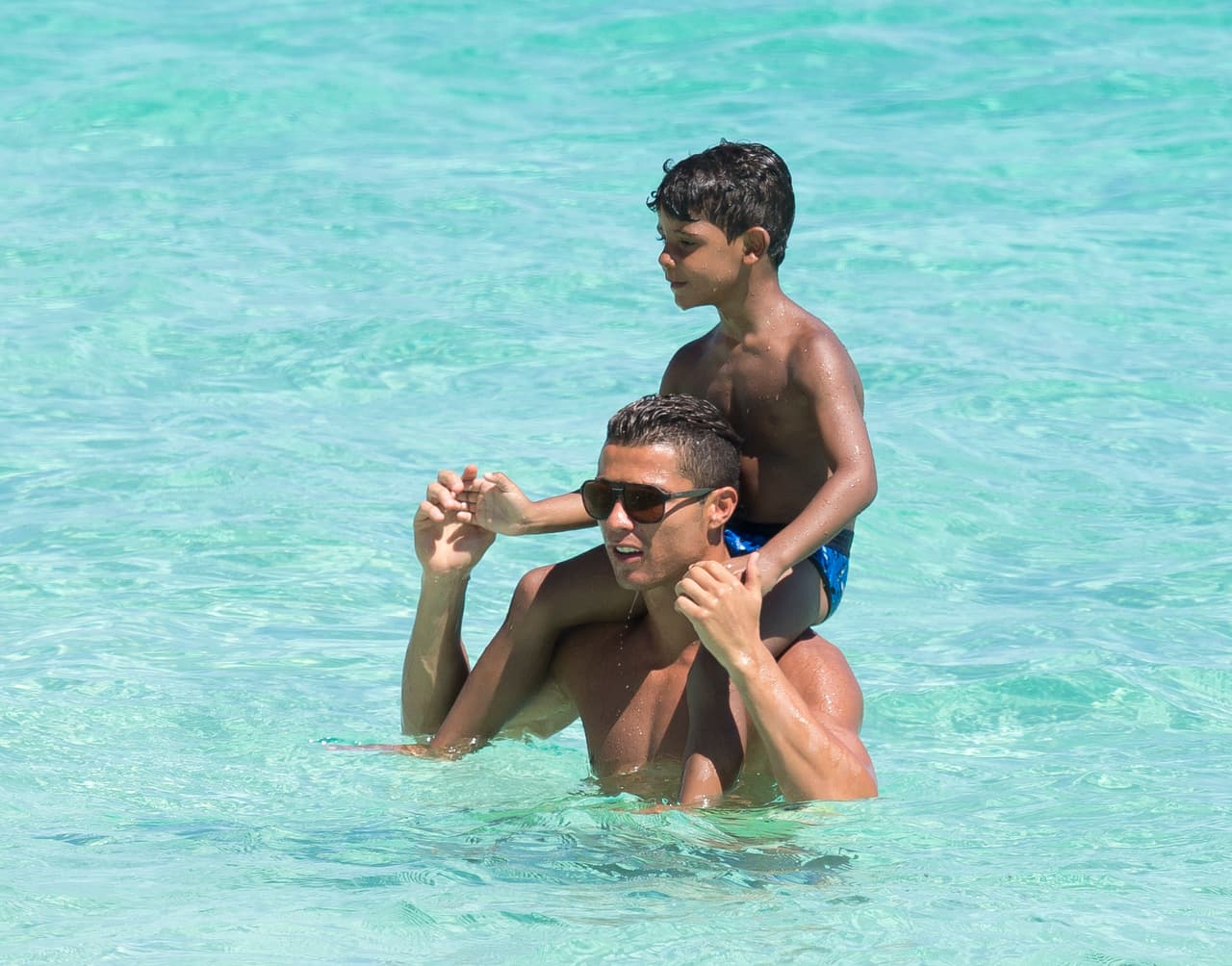 La inseparable pareja disfrutó de las aguas cristalinas.