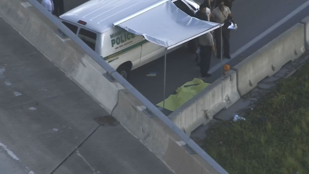 Policía investiga las causas de muerte de mujer hallada a orillas del expreso Don Shula