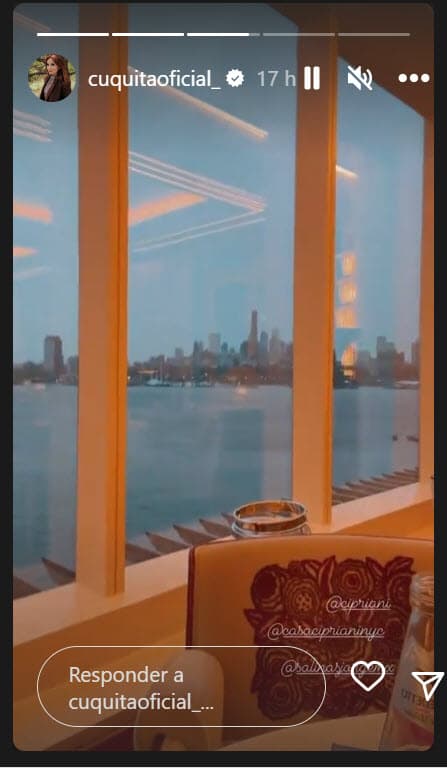 "La verdad es que pasamos un aniversario súper lindo con mucha celebración", platicó la estrella de 
<b><a href="https://vix.com/es/detail/series-3468?utm_medium=internal_referral&utm_source=univision&utm_campaign=breaking_news&utm_content=ed_entertainment&utm_term=slideshow" target="_blank">La Herencia, que puedes ver a través de ViX+. </a></b>
<br>