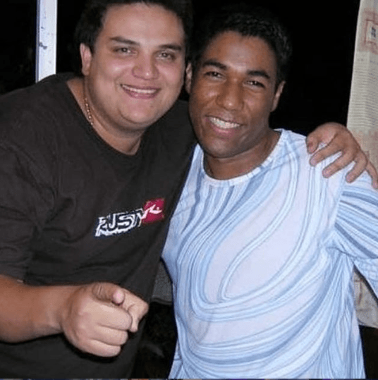 En su época de juventud tuvo problemas de sobrepeso y llegó a pesar 286 libras (130 kilos).
<br>