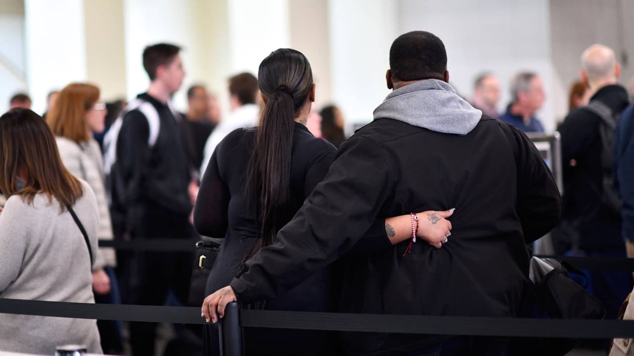 Alertan por posible exposición al sarampión en el aeropuerto de Filadelfia