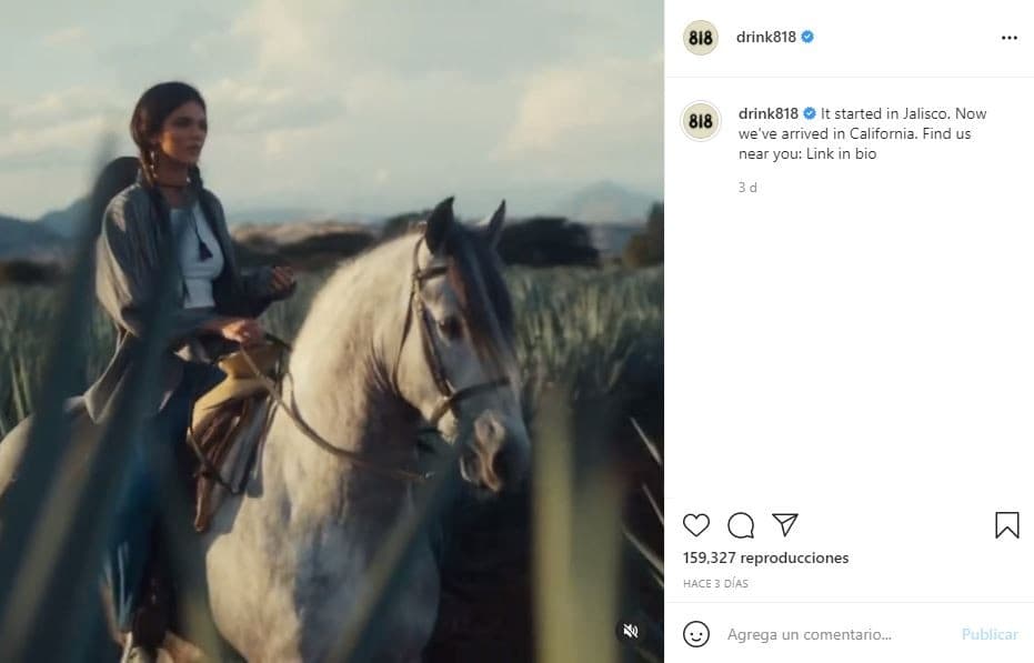 En la cuenta de 818 hay una serie de videos en los que se puede ver a Kendall Jenner montando a caballo, recorriendo los campos de agave. Aunque a lo largo de tres días, el clip ha sumado miles de reproducciones, también tiene malos comentarios.