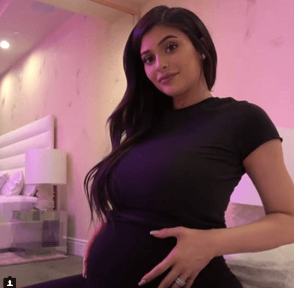 Esta no es la primera vez que Kylie decide mantener su vida alejada del ojo público, pues mantuvo su embarazo en completo secreto y no fue sino hasta el nacimiento de Stormi, el pasado 1 de febrero, que se supo que se había convertido en madre.