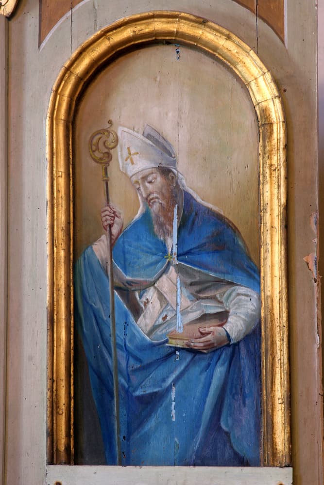 Fue el mayor de sus hijos, Agustín (quien se convertiría más tarde en Santo y quien escribió el famoso texto de las Confesiones) quien la hizo sufrir demasiado. Primero, cuando se enfermó de chiquito y Mónica tuvo que rogarle a su marido Patricio de que lo dejara bautizarlo, pero cuando se recuperó, se negó.