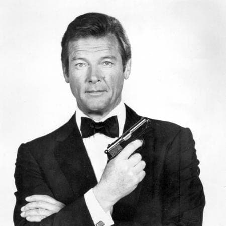 El británico Roger Moore, quien interpretó al icónico 'James Bond', murió el 23 de mayo en Suiza, a los 89 años, tras una "breve, pero valiente batalla contra el cáncer", así lo informaron los hijos del actor a través de la cuenta de Twitter de su padre.