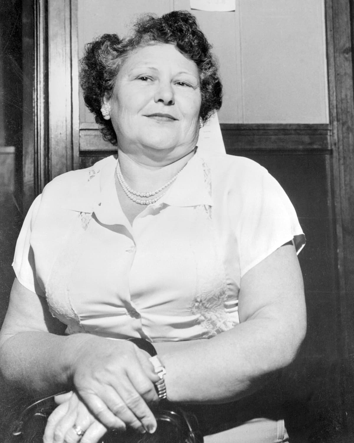 <b>Nannie Doss, la abuela risitas</b>
<br>Nannie Doss, nacida en1905 en Estados Unidos, asesinó a 11 personas entre los años 1920 y 1954, cuando confesó sus crímenes. Entre sus víctimas se encontraban sus cuatro maridos, dos hijos, dos hermanas, su madre, un nieto y una madre política. Nannie recibió el apodo de "abuela risitas" por su costumbre de reírse mientras hablaba sobre sus crímenes.