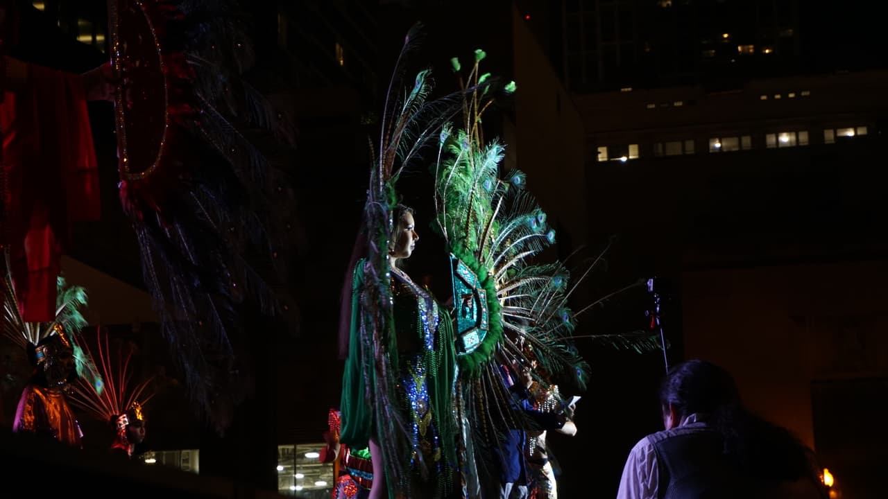 Uno de los momentos más esperados fue la coronación de las princesas y la reina de la Sociedad Cívica Mexicana.