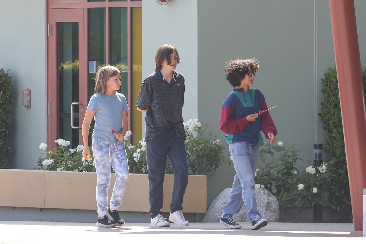 Según la agencia The Grosby Group, que captó este inusual momento, Garner llevó a los chicos a su casa en Brentwood, California.