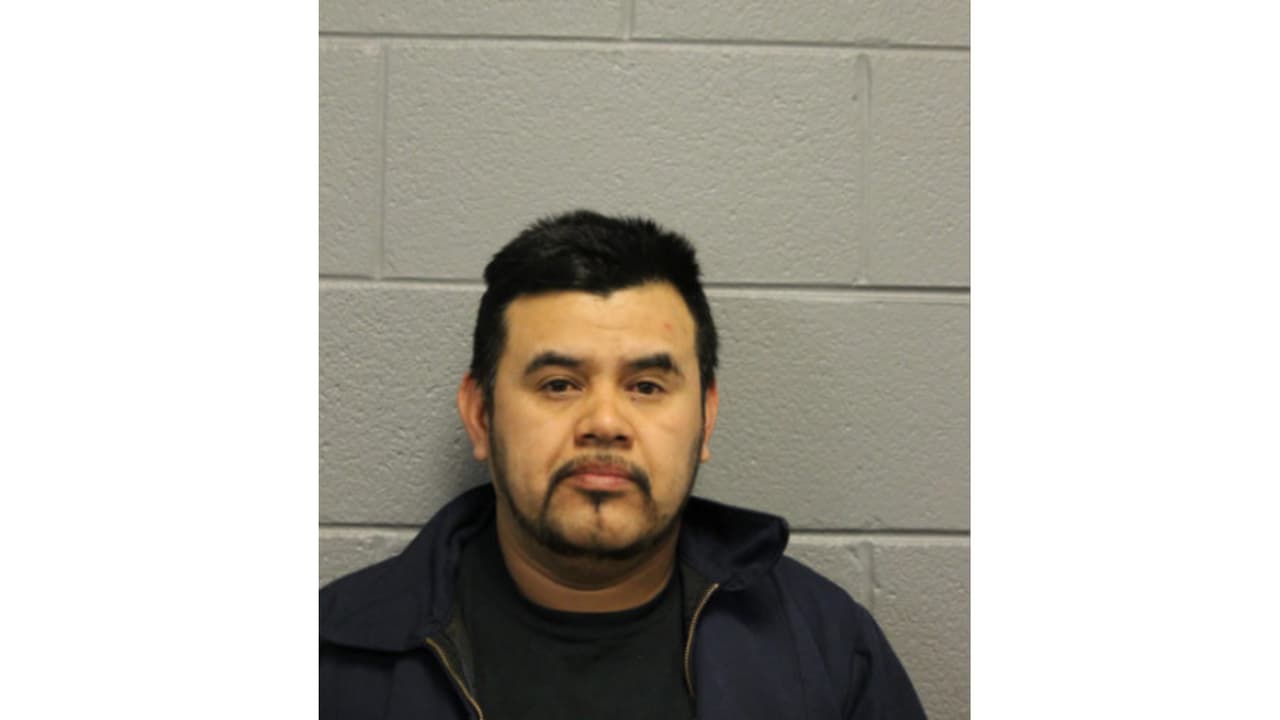 Fernando Reyes de 42 años (en la foto) enfrenta cargos en relación a la orden de cateo ejecutada.