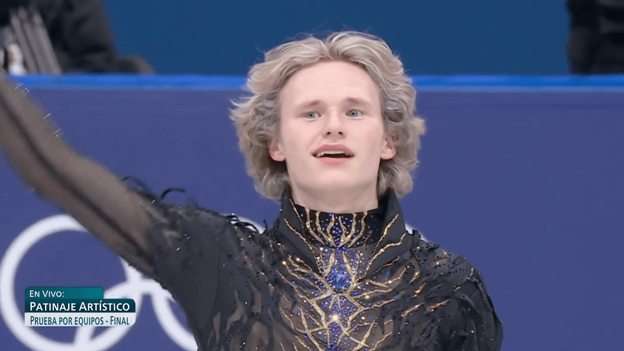 Ilia Malinin le da el oro por equipos a EEUU en patinaje artístico