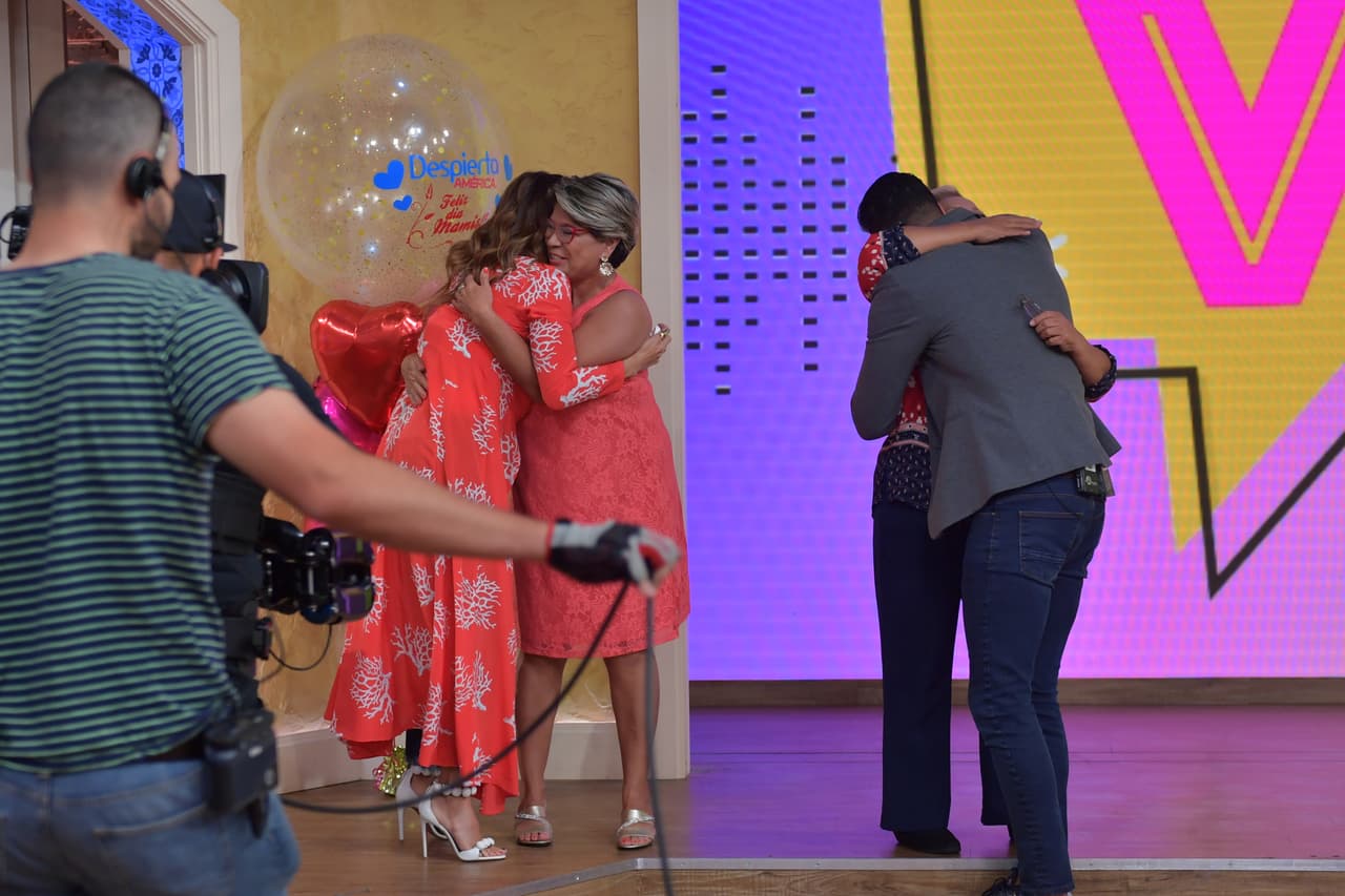 Uno de los momentos más felices de la mañana, ver llegar a su madre al programa.