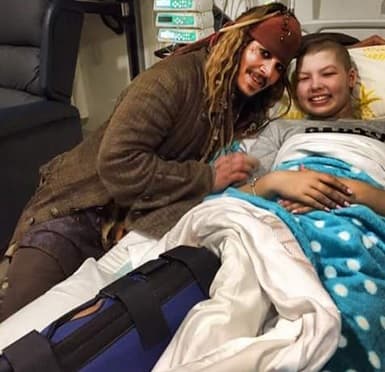 Para luego darse el tiempo de conversar con los padres y el personal de la clínica.