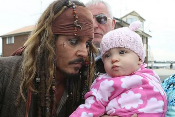 Caracterizado como “Jack Sparrow”, uno de sus más enigmáticos personajes, fue que convivió con los nenes.