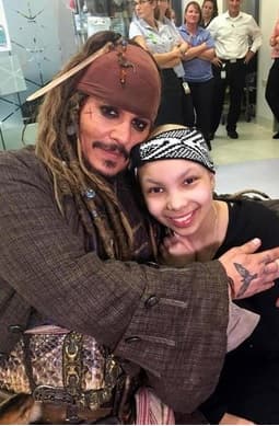 Los pequeños de la clínica lo recibieron con los brazos abiertos.