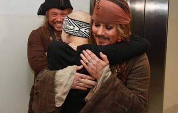 Junto a él estuvo Stephen Graham, quien da vida al pirata “Scrum” en la saga “Piratas del Caribe”.