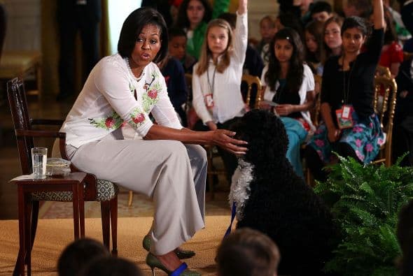 También acompañó a Michelle Obama a un evento en la Casa Blanca en abril de 2010, durante el Día Anual de Llevar a los Hijos al Trabajo.