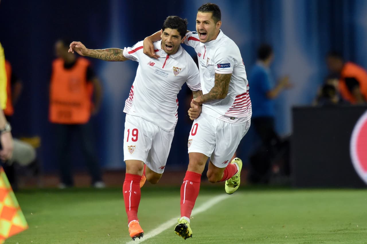 20 Vitolo Machín – Impotente y poco participativo en los comienzos, fue, claramente, de menos a más. Sacó sus virtudes, la técnica, la inteligencia táctica y la velocidad, siempre que pudo. Dio el pase del 4-2 a Reyes y también provocó el penalti cometido por Mathieu que supuso el 4-3. Muy inspirado al final, ayudó muchísimo en las acciones ofensivas del Sevilla. Calificación: 7.