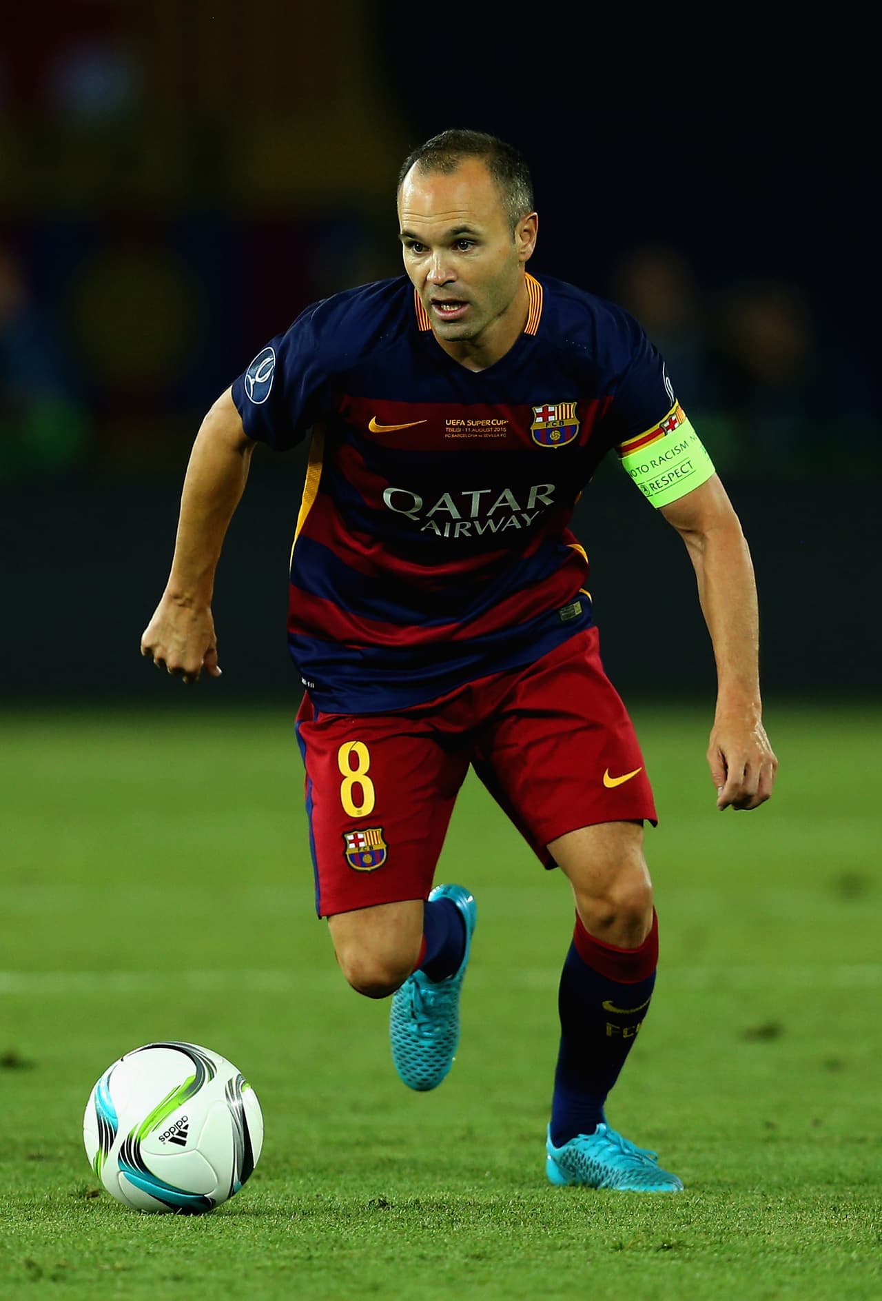 8 Andres Iniesta – Como siempre, casi todo lo que hace lo hace bien, pero hoy le faltó hacerlo con más frecuencia. Demasiado intermitente en la final, fue sustituido en la segunda mitad por Sergi Roberto. Calificación: 7.