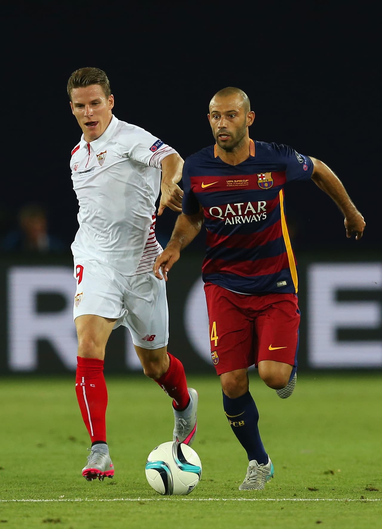 14 Javier Mascherano – Llegó tarde en la falta que supuso el gol de Banega al inicio del partido y, aunque después intentó jugar con la intensidad que nos tiene acostumbrados, no fue una de sus mejores noches. Al inicio de la prórroga fue sustituido por Pedro, una cambio que a la postre resultaría decisivo. Calificación: 6.