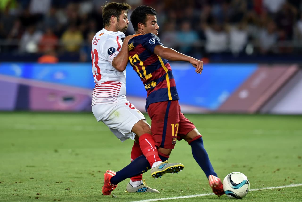 23 Coke Andújar – Tuvo mucho trabajo atrás al entrar por su banda Iniesta y Rafinha. Agobiado por ese esfuerzo en defensa, apenas se prodigó en las subidas. En el segundo tiempo participó más en ataque y ayudó en todo momento al equipo, tanto de lateral como, al final, de central cuando Krychowiak pasó al centro del campo. Tuvo el 5-5 de cabeza casi al final, pero su remate se fue desviado de milagro. Calificación: 7.