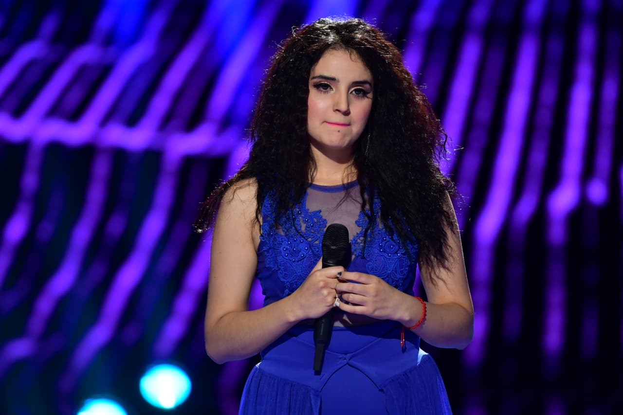 Todo comenzó con Marlene Núñez, quien llegó a Reina de la Canción ataviada en un minivestido azul eléctrico.