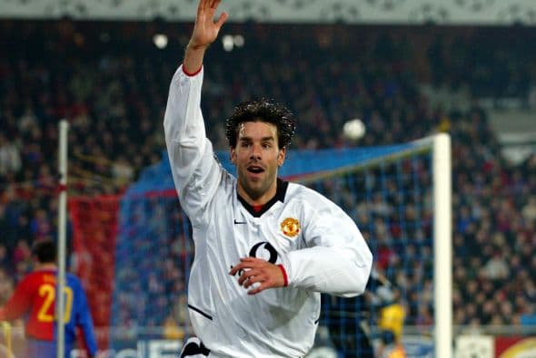 2003: Van Nisterooy repitió, el hombre de los 'Red Devils' esta vez subió el listón a 12 tantos.