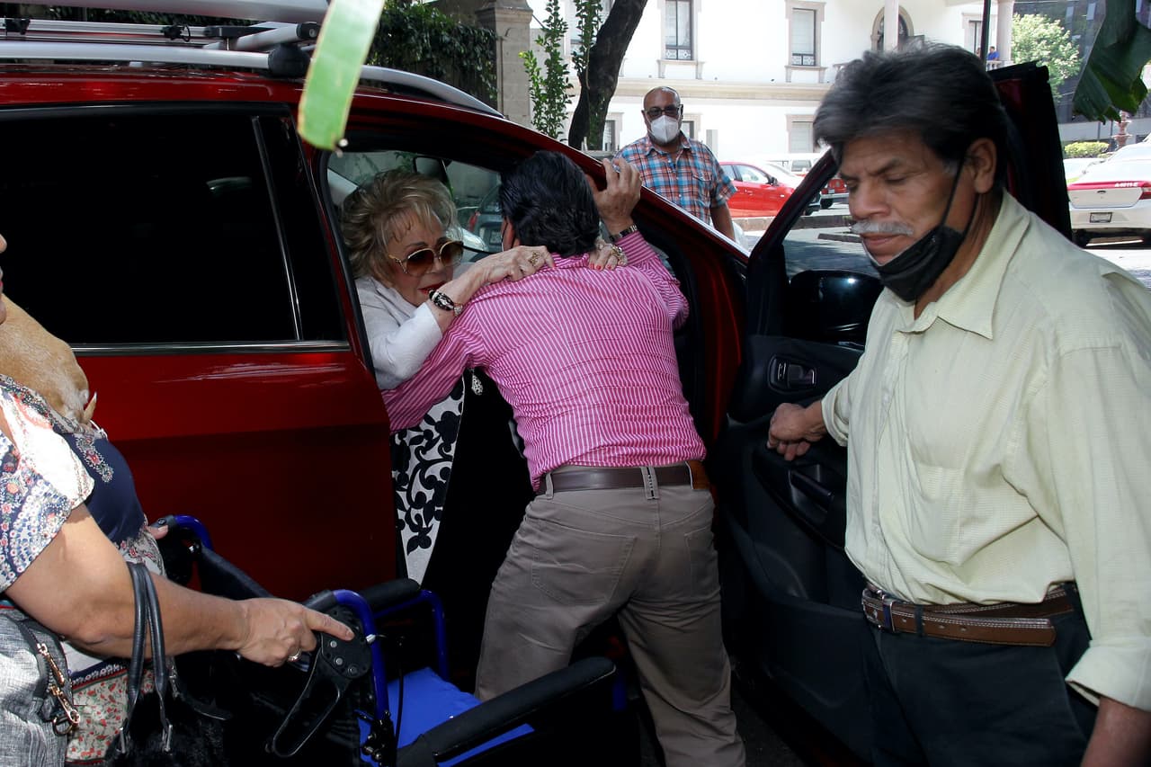 "Porque darle un reconocimiento a una persona que 
<b>ya no habla, ya no ve</b>, ya no asunta, a mí me parece muy doloroso", señaló, refiriéndose al homenaje que se le realizó a Pinal a través de la obra de teatro infantil. 
<br>