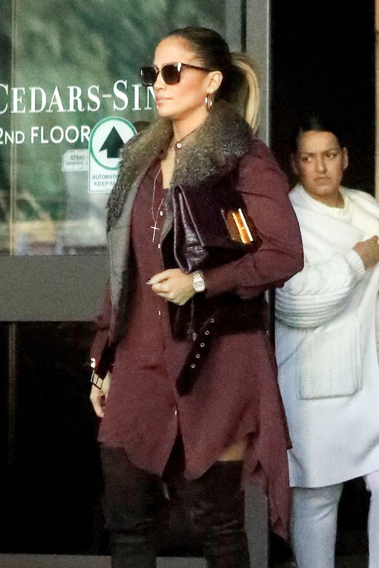 Esta semana, Jennifer López también fue sorprendida cuando salía de una cita médica en Los Ángeles.