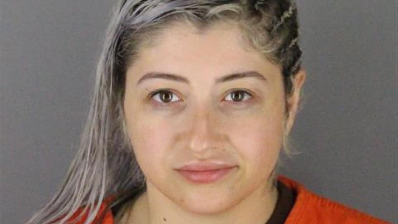 Una madre es condenada a cadena perpetua por matar a tiros a su hijo de 6 años y esconder el cuerpo en su auto