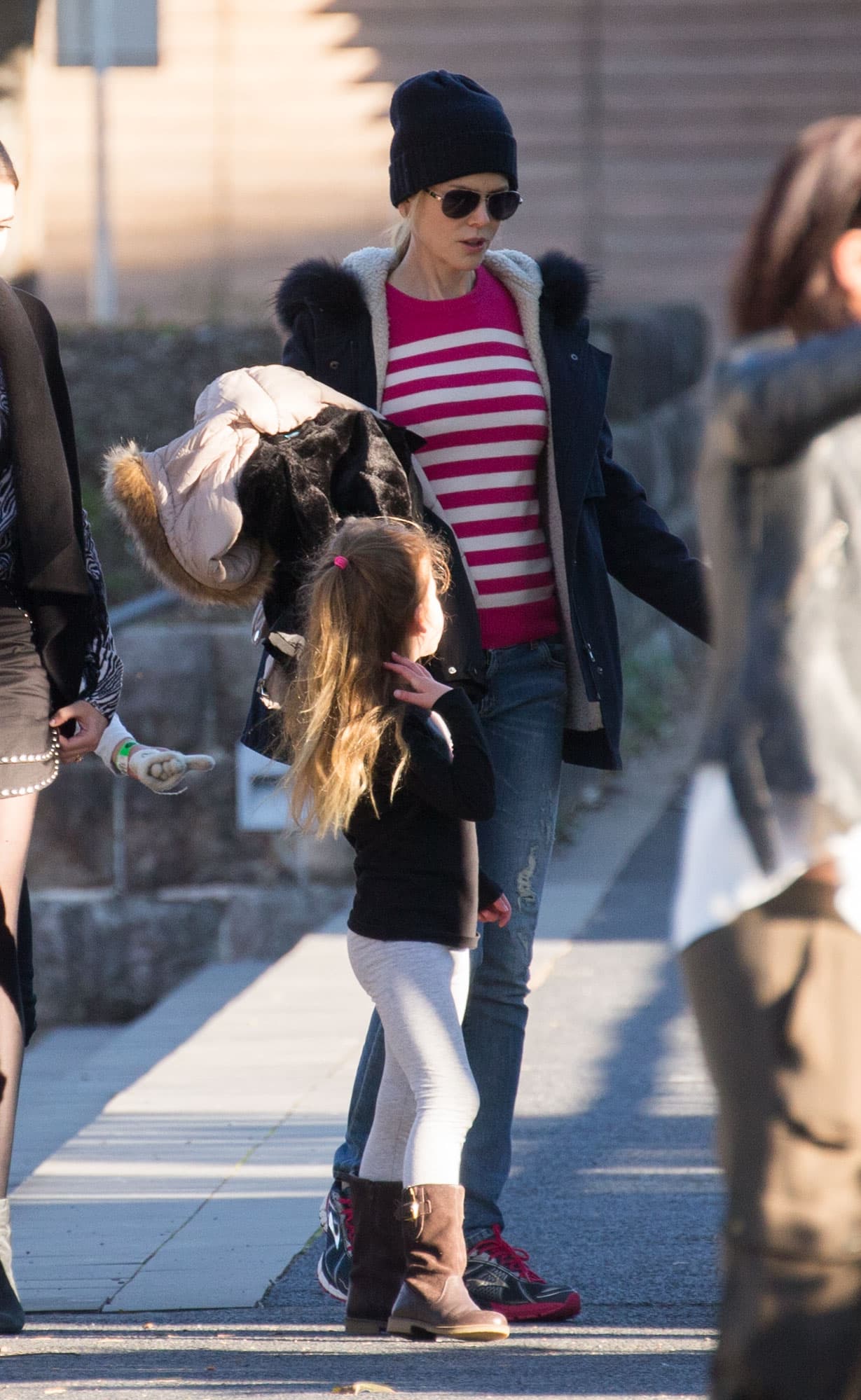 Nicole con Sunday Rose, Faith Margaret y su sobrina.