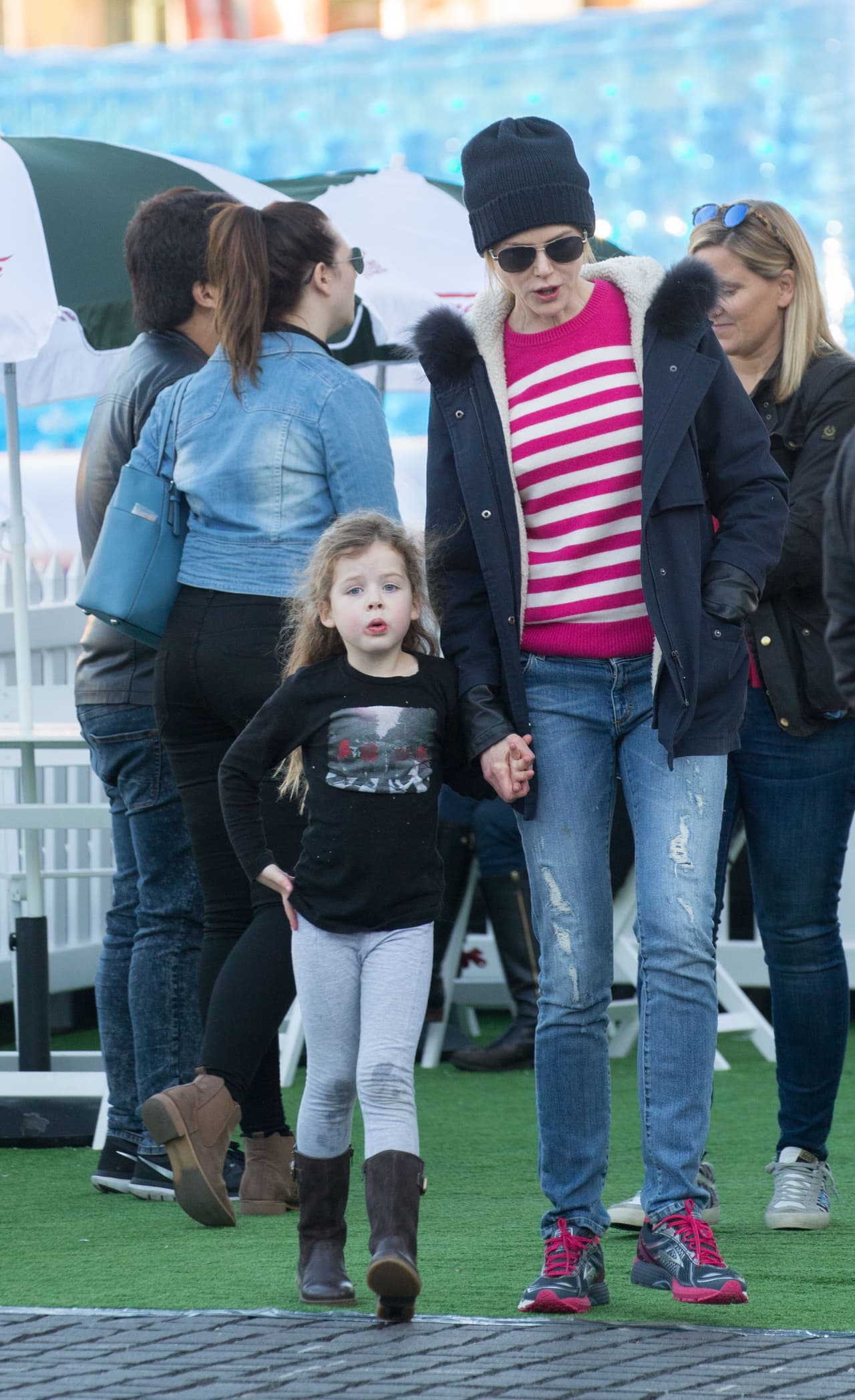 Estuvo pendiente y cuidando siempre a sus hijitas.