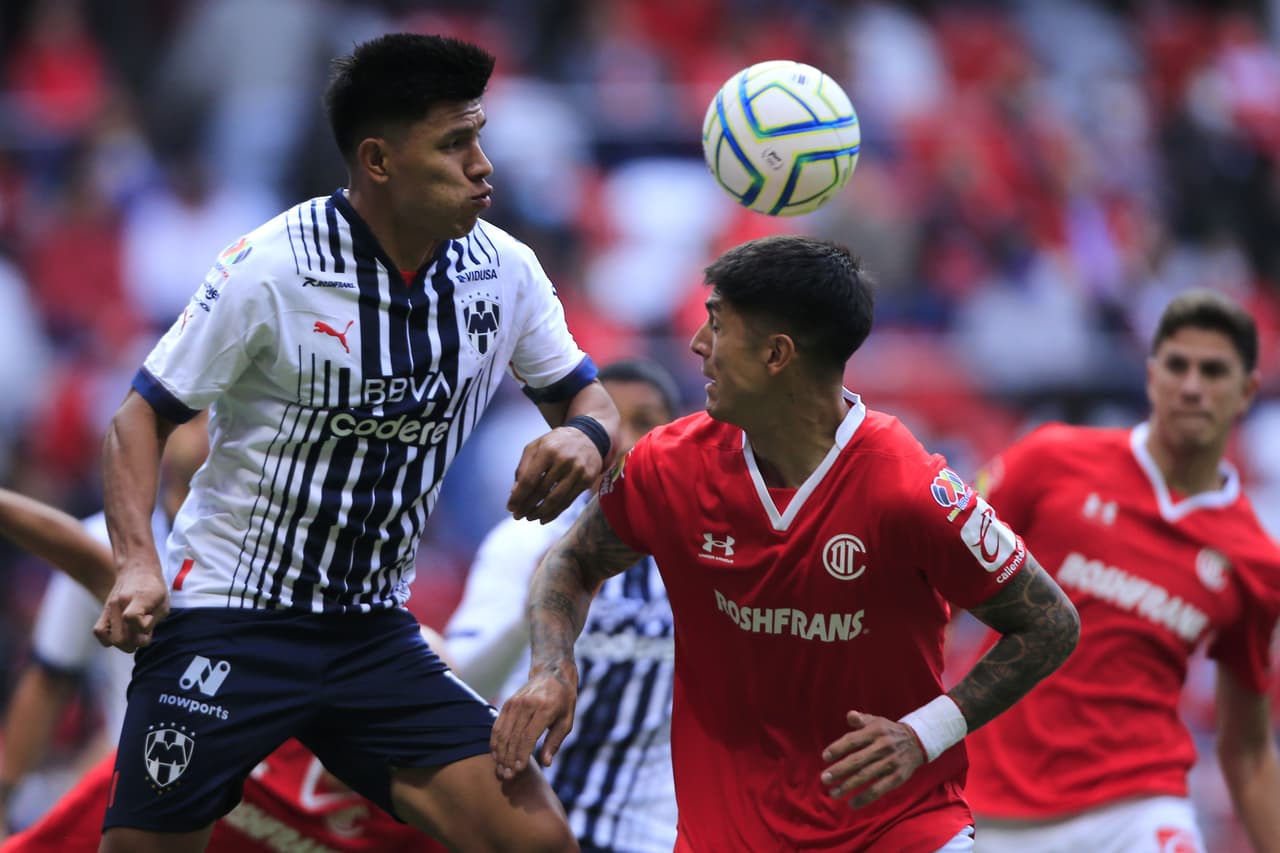 Toluca recibía a Rayados en la Jornada 9 en el duelo por la cima del torneo con los Diablos a la cabeza por un punto. Monterrey se presentó con un 11 alternativo pensando en la doble fecha y el Clásico Regio.