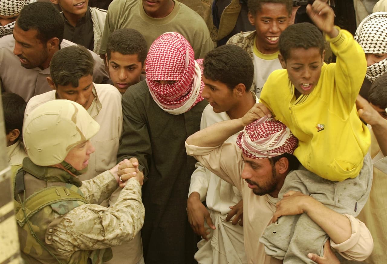 <b>Irak. Nivel de alerta 4.</b> "Terrorismo, secuestro y
<a href="https://www.univision.com/noticias/inmigracion/no-nacio-en-irak-ni-hablaba-arabe-pero-ice-lo-deporto-a-ese-pais-y-murio-alli-en-menos-de-dos-meses">conflicto armado</a>" .