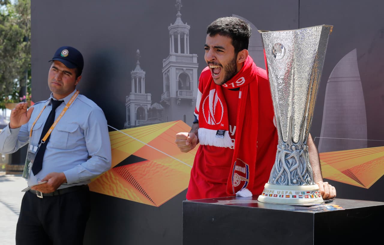 Bakú respira fútbol por esos días, pero en la mañana de este miércoles el ambiente se prendió desde temprano con los aficionados que poco a poco fueron llegando al Fan Fest dispuesto por la UEFA para quienes no lograron conseguir una entrada para la Final entre Arsenal y Chelsea.