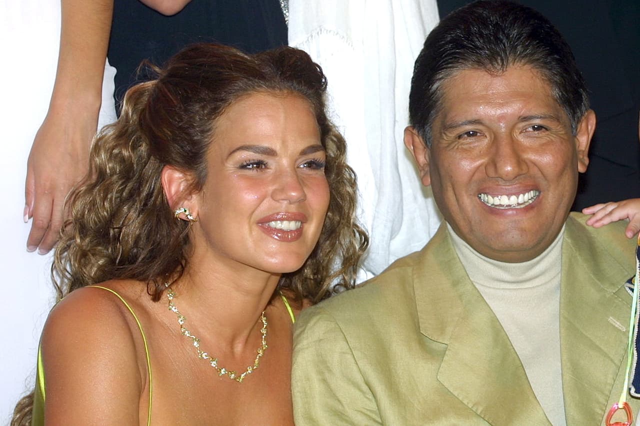 En su lista de famosas a las que ha conquistado se encuentra la vedette cubana Niurka Marcos, con quien comenzó una relación después de su fallido primer matrimonio con Ofelia Ávalos, madre de sus primeros dos hijos Miriam y Juan Osorio Jr., este último falleció de un infarto en 2013.