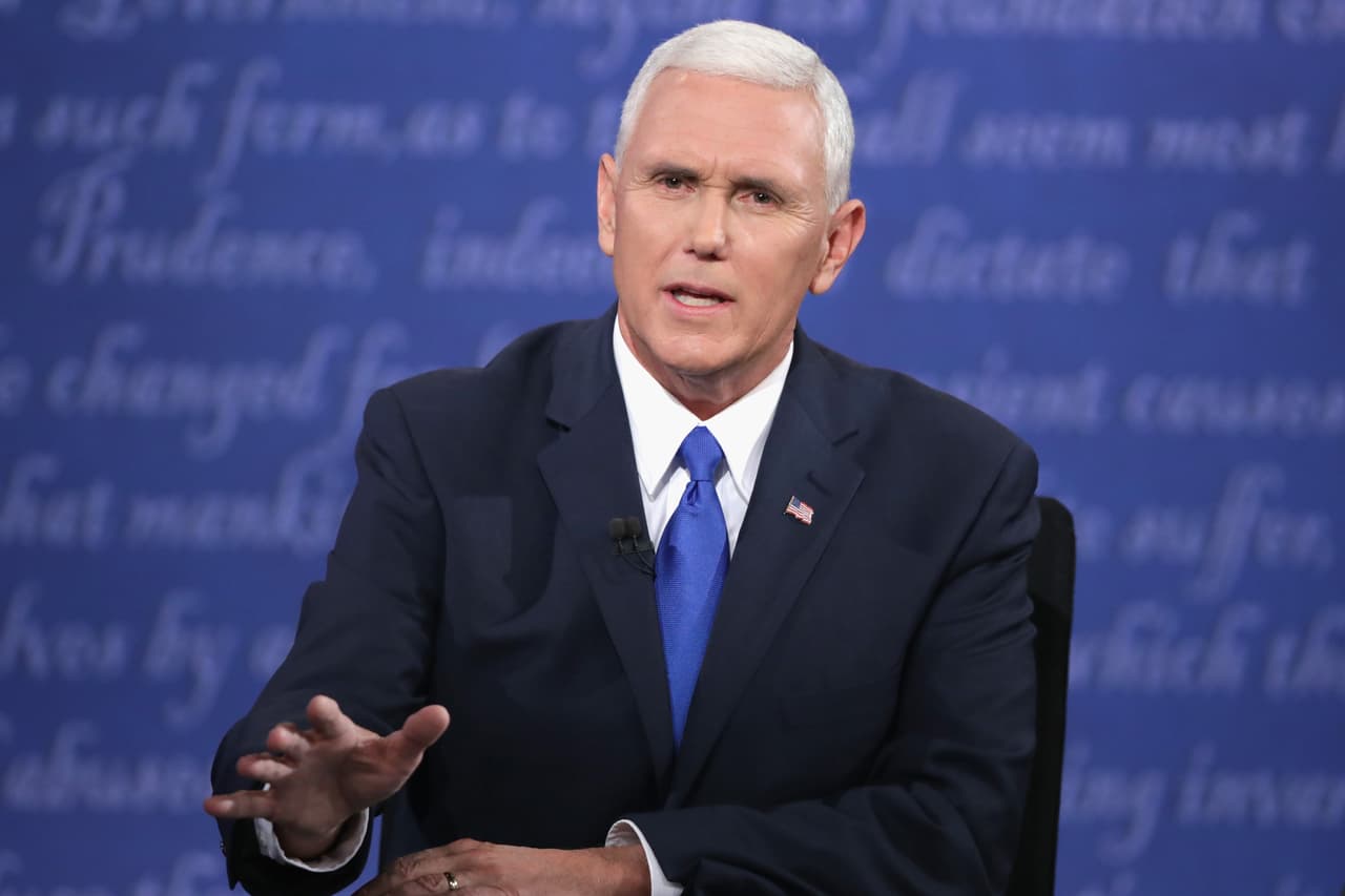 Así defendió Mike Pence los errores más sonados de su compañero de fórmula Donald Trump 