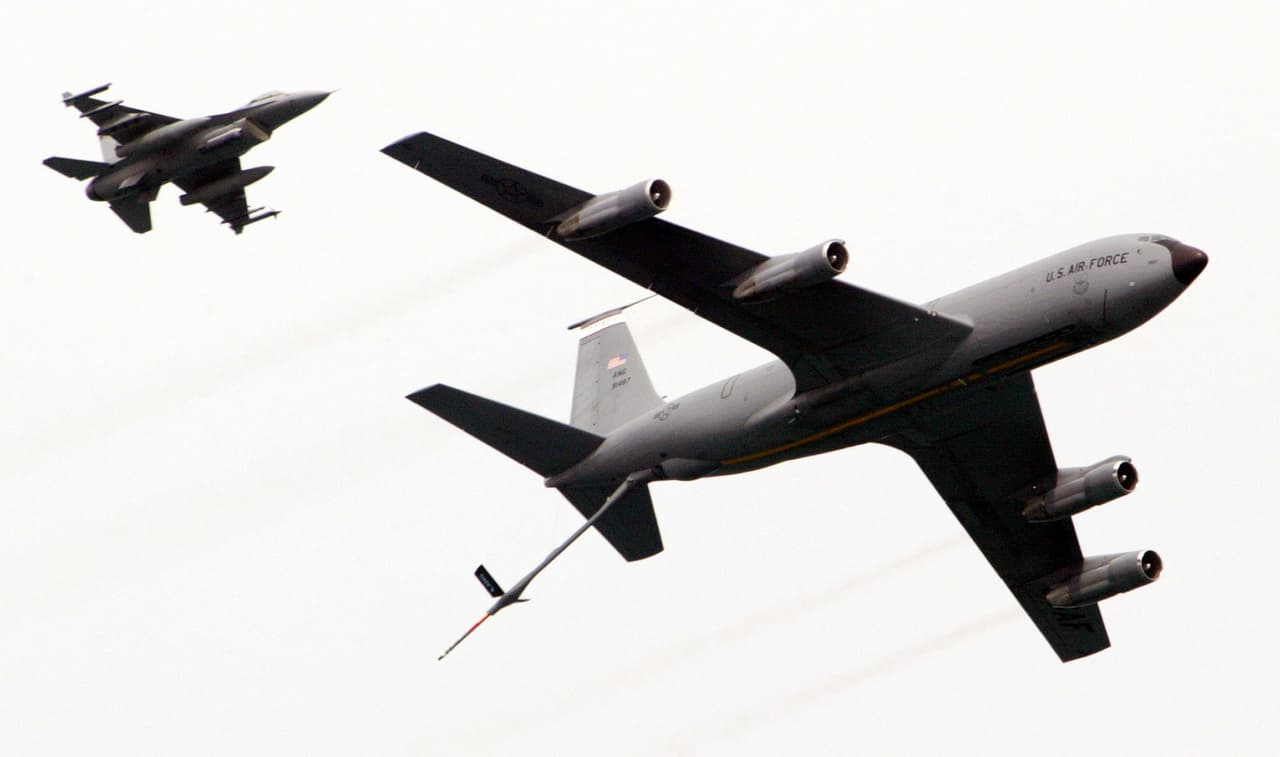 En este show participan aviones militares y civiles, barcos, y equipos de paracaidistas. Es realmente todo un espectáculo.